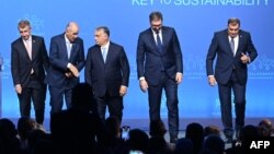 Balról: Andrej Babiš, Janez Janša, Orbán Viktor, Aleksandar Vučić és Milorad Dodik egy budapesti konferencián 2021. szeptember 23-án
