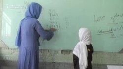 Elevii și profesorii afgani, apel pentru accesul fetelor la educație