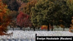 Арлінгтонський національний цвинтар у штаті Вірджинія (США), на території якого поховані учасники війн, президенти, голови Верховного суду і астронавти. Фото ілюстративне 
