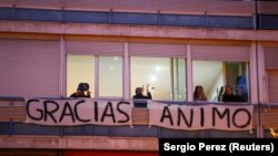 Акция в знак благодарности испанским врачам, Мадрид, 27 марта 2020 года