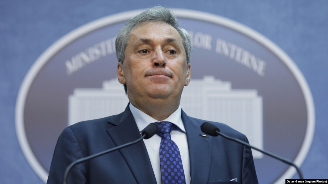 Ministrul Vela, băgat în corzi de PSD și de avocații ministrului arestat, Sorina Pintea, gata să comită o modificare controversată a regulamentului destinat reținuților și arestaților