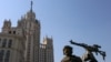Аналітики зауважують, що Росія оголошує дедалі різкіші погрози ескалації проти України напередодні односторонньо оголошеного припинення вогню до 9 травня