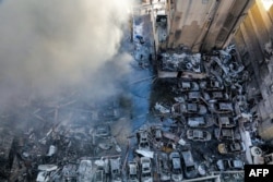 محله کورنیش المزرعه در بیروت پس از حمله هوایی اسرائیل در بعدازظهر ۱۹ فروردین. به گفته وزارت بهداشت لبنان، این حملات پرتلفات‌ترین از زمان آغاز جنگ در اوایل مارس بوده است