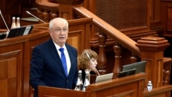 Premierul Alexandru Munteanu, în timpul unei intervenții în parlament (fotografie de arhivă)