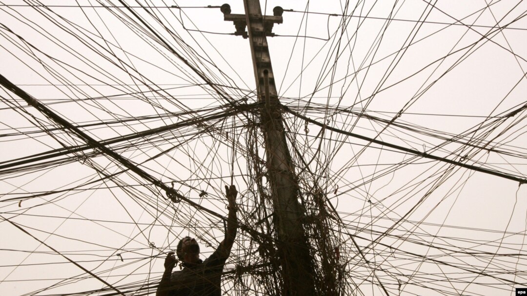 Elektrik dirəyi. Foto arxiv