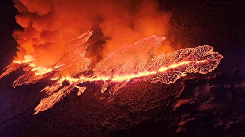 Shpërthen vullkan i fuqishëm në një gadishull të Islandës