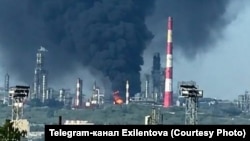 Incendiu la rafinăria din Sîrzan, regiunea rusă Samara, situată la peste 800 de kilometri de Ucraina, după atacul ucrainean cu drone din 21 mai 2026 