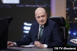 Slavi Trifanov a înființat partidul populist Există un Astfel de Popor (ITN)., care a obținut scoruri bune în primul tur al alegerilor și este bine cotat de sondajele de opinie.