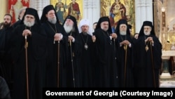 Вениамин Тупеко (в центре) в соборе Самеба