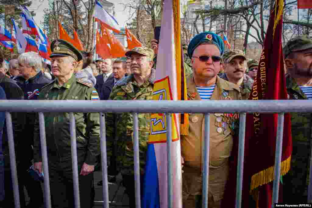Бойцы &quot;Самообороны Крыма&quot; на митинге в честь пятилетия присоединения Крыма