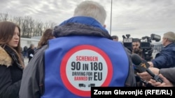 Jedan od vozača kamiona tokom blokade na prelazu Batrovci, između Srbije i Hrvatske, 26.1.2026.