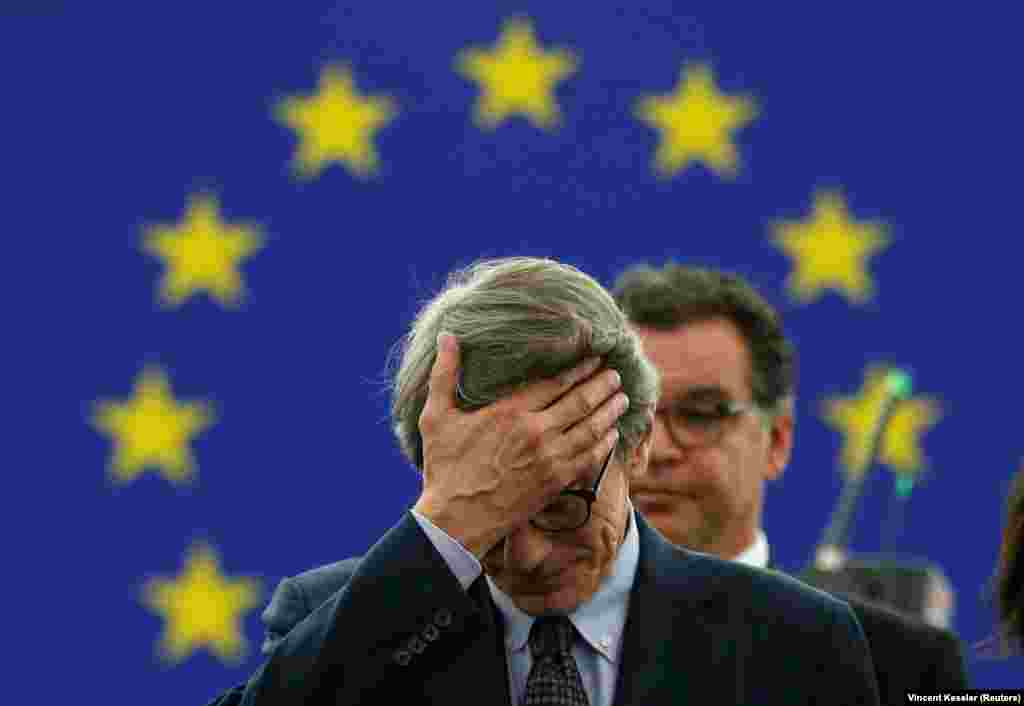 ФРАНЦИЈА - Европскиот парламент го избра италијанскиот социјалист Давид Мариа Сасоли за нов претседател, а функцијата ќе ја извршува наредните две и пол години. Сасоли, кој има 63 години и е поранешен новинар доби 345 гласови од пратениците. Тој на функцијата ќе го замени Антонио Тајани.