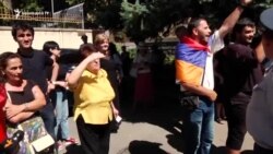 Վիճաբանություն, քաշքշուկ ցուցարարների միջեւ․ Սահմանադրական դատարանի մոտ թեժ էր