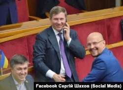 Народний депутат Сергій Шахов (посередині) – член депутатської групи «Довіра»