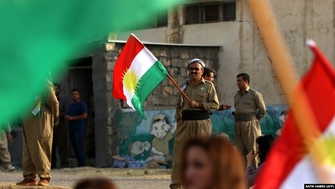 Zastava Kurdistana u gradu Bahirka, Irak, 2017.