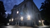 Pentru prima dată în 35 de ani, sediul central al Partidului Social Democrat a rămas în beznă, în noaptea alegerilor prezidențiale din 18 mai 2025. PSD nu a avut candidat în finală. 