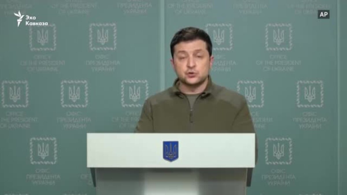 Зеленский видеообращение. Зеленский за столом переговоров. Зеленский обращение. Стол переговоров Путина.