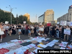 „Cade una, sărim toate!”, „Nu e crimă pasională, e crimă pasională” - strigă protestatarii