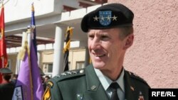 په افغانستان کې د ناټو او امریکایي ځواکونو عمومي قوماندان جنرال سټېنلي مک کرېسټل وویل،  د کندهار عملیات به د روان کال په دوبي کې پیل شي.