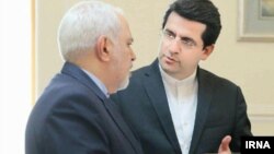 سخنگوی وزارت خارجه ایران در کنار محمدجواد ظریف