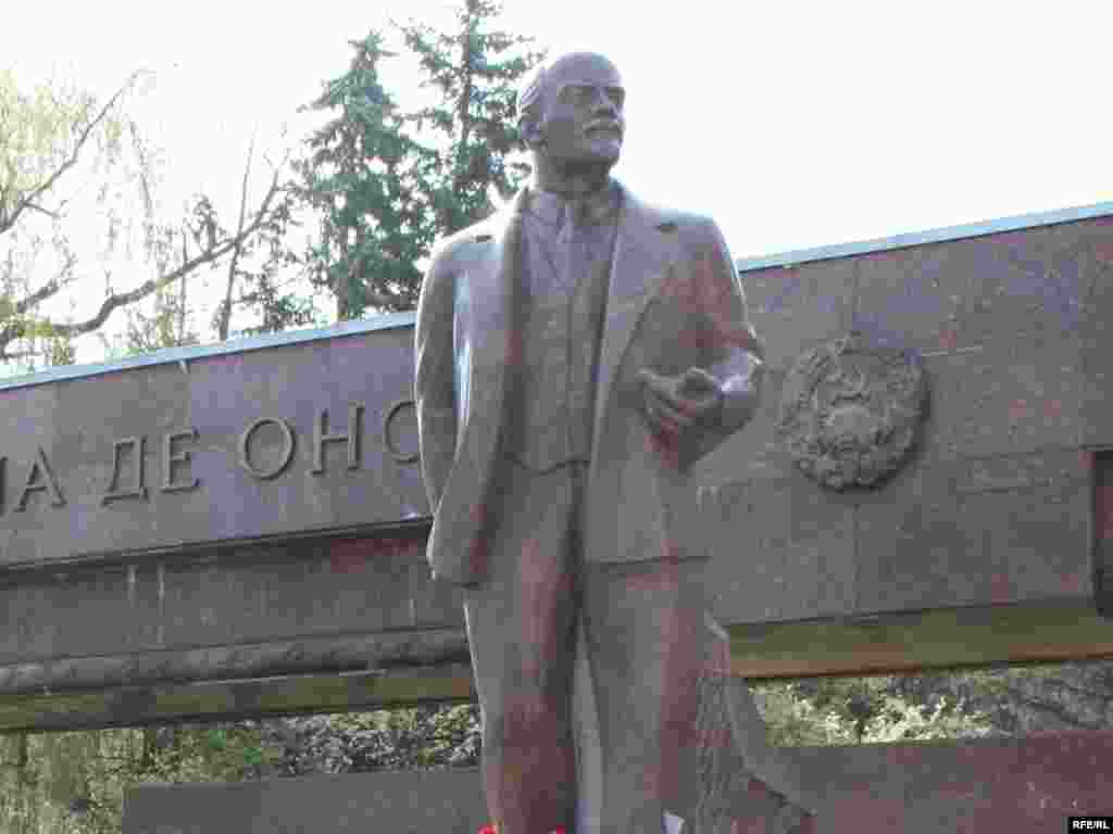 Vladimir Ilici Ulianov la Chișinău (nu la Zürich)