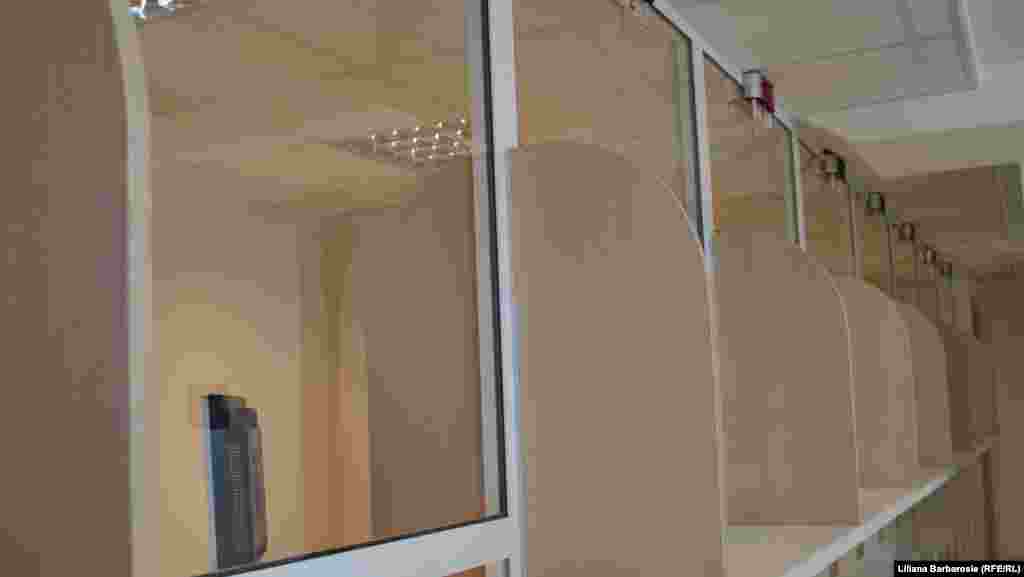 &Icirc;n interiorul Consulatului