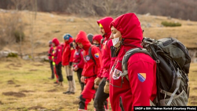 "Aplikacija pokaže da li se približavamo, na kojoj je udaljenosti minsko polje, da se možemo reorganizovati", kaže Arina Bešlagić (na fotografiji: ekipa sarajevske Gorske službe spašavanja).