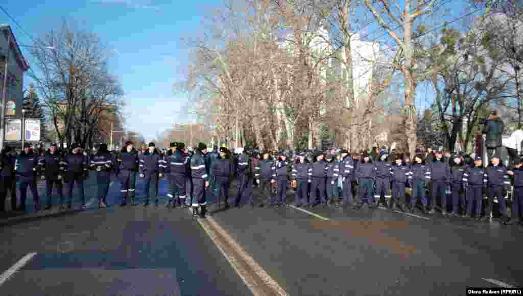 Cordoane de poliţie.