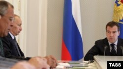 Foreign Minister Sergei Lavrov with Vladimir Putin and Dmitry Medvedev (left to right, in file photo)