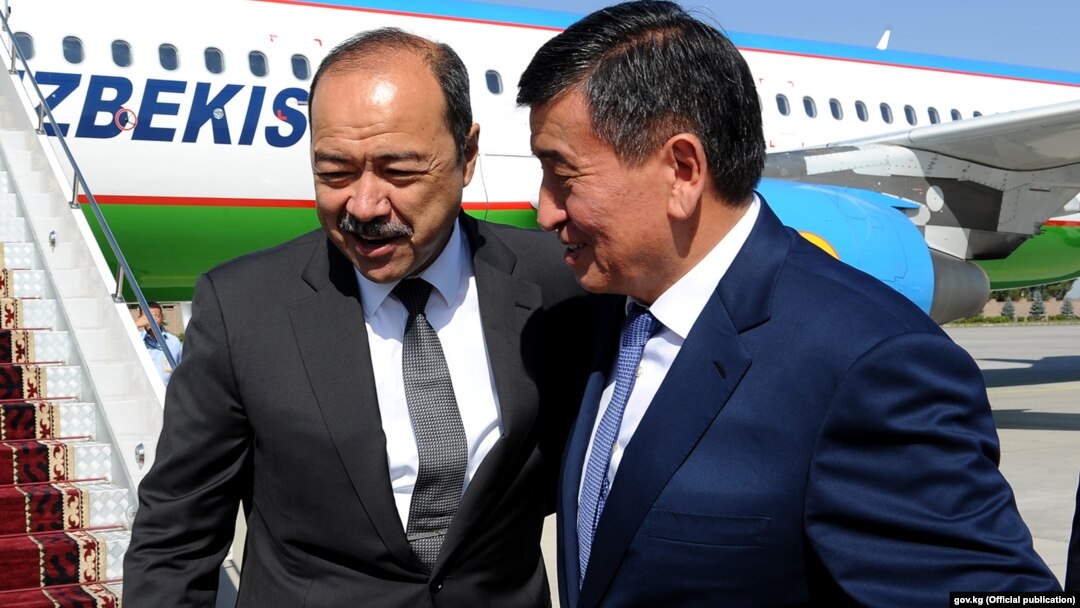 Uzbek Prime Minister Abdulla Aripov (left) is greeted by Kyrgyz Prime Minister Sooronbai Jeenbekov at Manas airport in Bishkek on August 16.