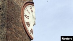 O jumătate de turn rămas în picioare în localitatea Finale Emilia.