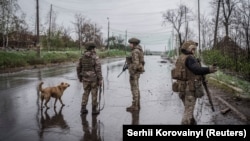 Бійці 24 окремої механізованої бригади імені короля Данила на вулицях Дружківки у квітні 2026 року