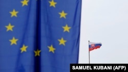Флаги Европейского союза и Словакии