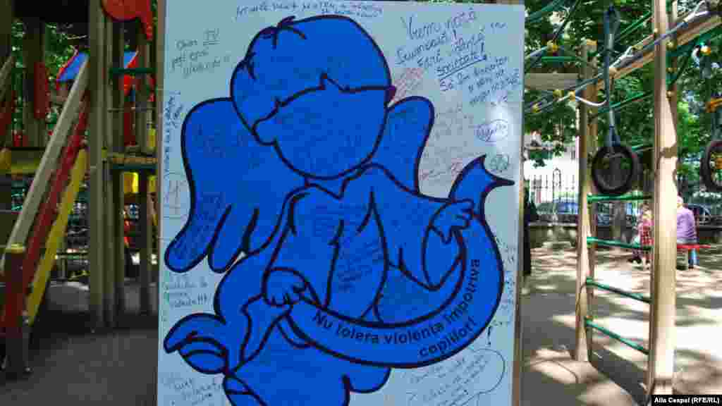 Panoul pentru mesaje cu îngeraşul albastru