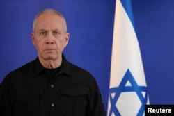 Fostul ministru al Apărării din Israel, Yoav Gallant, la o conferință de presă, la puțin timp după ce a fost demis de premierul Netanyahu, 5 noiembrie 2024.