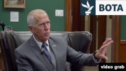 Senatori amerikan, Thom Tillis, gjatë intervistës me Radion Evropa e Lirë. 