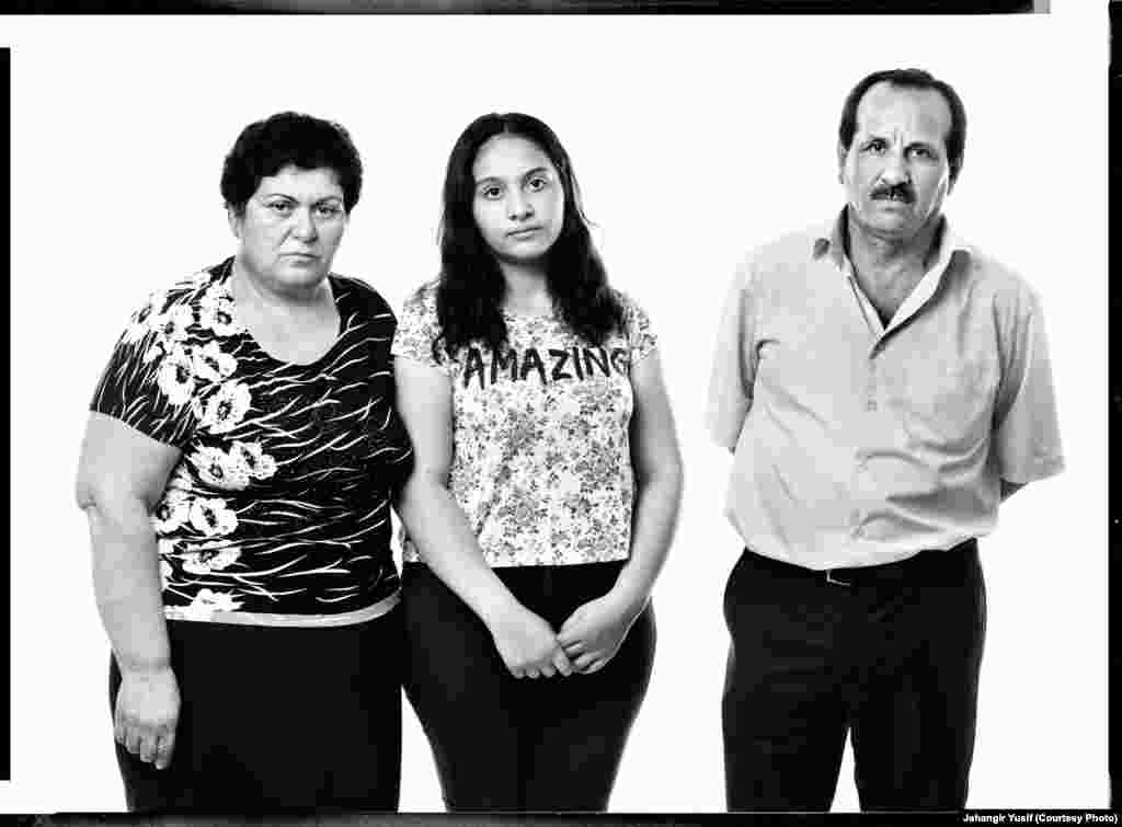 Həbs edilmiş N!DA-çı fəal İlkin Rüstəmzadənin ailəsi- anası Atlas Rüstəmzadə, bacısı və atası