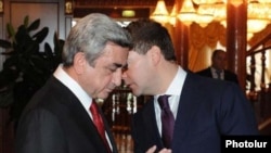 Armenian President Serzh Sarkisian (left) to with Russian President Dmitry Medvedev at previous trilateral negotiations with Azerbaijan's Ilham Aliyev in Sochi in January.