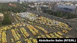 Taximetriștii tradiționali au protestat la Palatul Victoria în mai multe rânduri împotriva concurenței de la Uber și Bolt