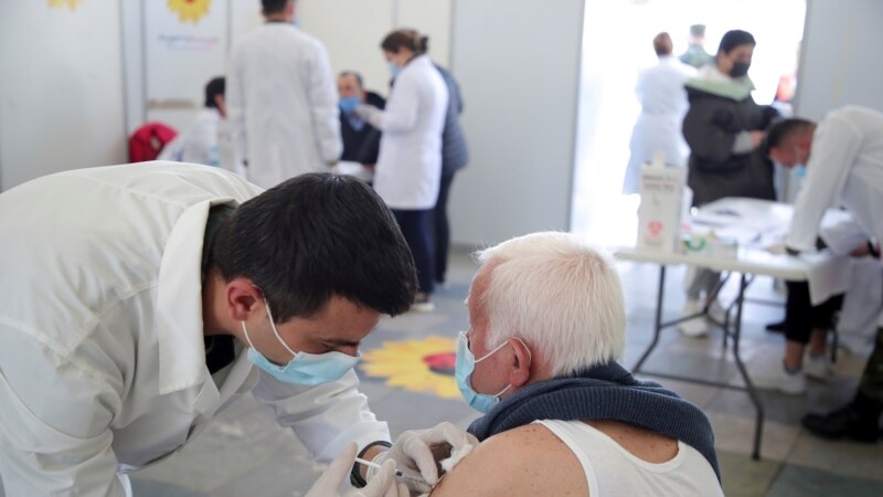 Албанија зпочна со масовна вакцинација 