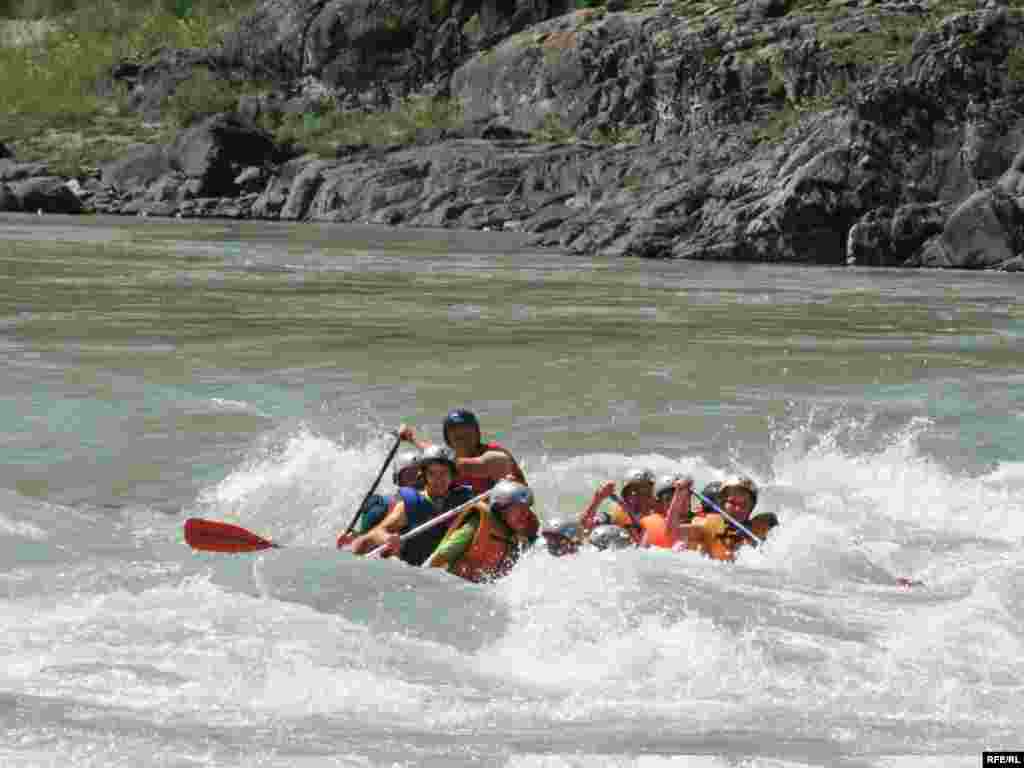 Russia – Altay region, river, landscape, boat, rafting, forest, 10Jun2008