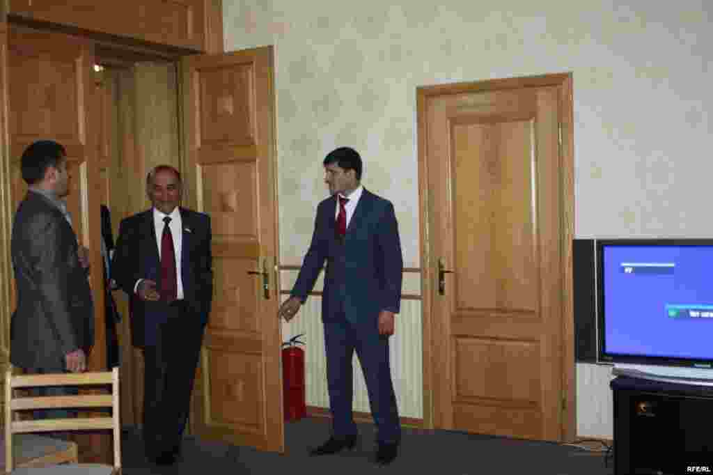 Он сӯи девори парлумон #106