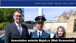Diplomati rus, Aleksandar Krasii, mori pjesë në vendosjen e kurorave me lule, në prag të mbledhjes së Komitetit Ndërqeveritar Serbo-Rus për Tregti, Bashkëpunim Ekonomik dhe Shkencor-Teknik, Beograd, 24 prill 2026.