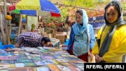 آرشیف، یک نمایشگاه کتاب در کابل، عکس جنبه تزئینی دارد