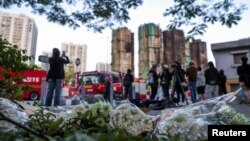 Пожежа охопила житловий комплекс, що складається з восьми 32-поверхових будинків, вдень 26 листопада