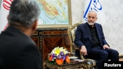 Predsjednik iranskog parlamenta Mohammad Baqer Qalibaf (desno) sastaje se s ministrom unutrašnjih poslova Pakistana Mohsinom Naqvijem u Teheranu, 17. maja. 