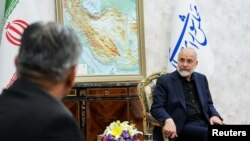 Predsjednik iranskog parlamenta Mohammad Baqer Qalibaf (desno) sastaje se s ministrom unutrašnjih poslova Pakistana Mohsinom Naqvijem u Teheranu, 17. maja.