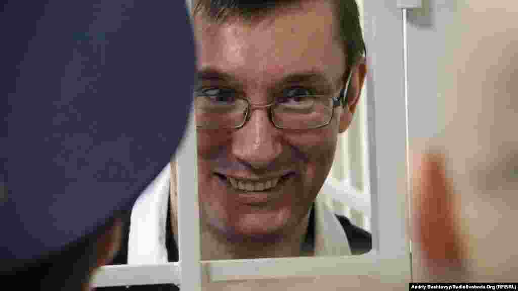 Ukraine -- Yuriy Lutsenko. Pechersk District Court sentenced former interior minister to two years in prison, Kyiv, 17Aug2012