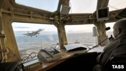 Винищувач сідає на крейсер «Адмірал Кузнецов»