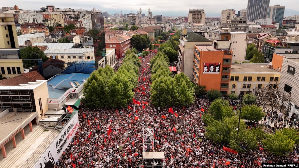 Vetëm katër ditë para shpalljes së aktgjykimit, më 12 shtator, në Prishtinë, nën organizimin e platformës qytetare “Liria ka emër” u mbajt Marshi i Lirisë. Mijëra qytetarë morën pjesë në të dhe folësit e organizatorët kërkuan që katër ish-eprorët e UÇK-së të shpallen të pafajshëm dhe të kthehen në Kosovë.